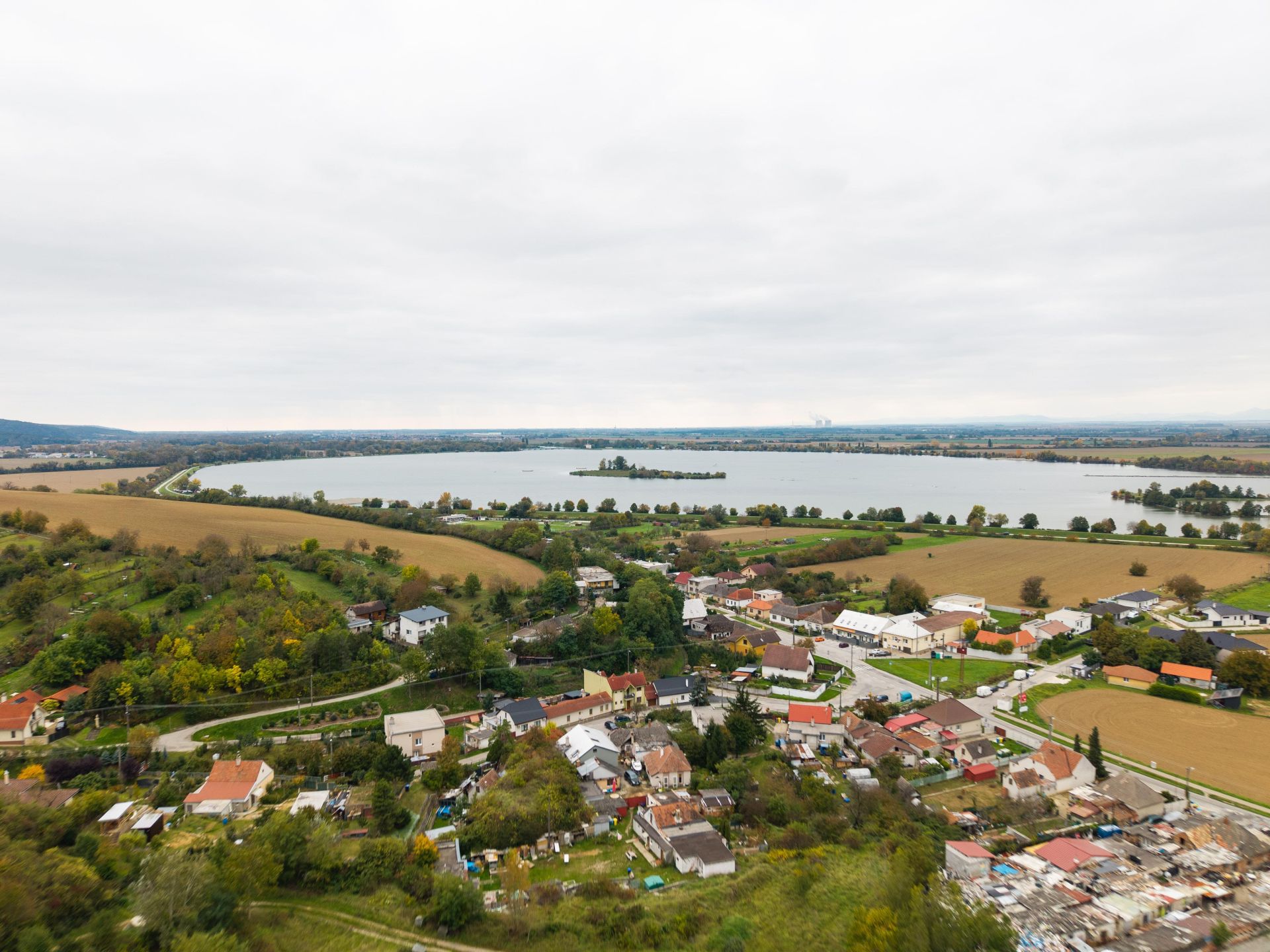 Predaj, stavebný pozemok 1874m2, Ratnovce, okr. Pieštany