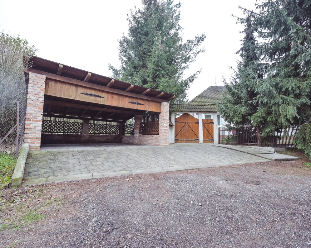 Predaj, 5i rodinný dom s bazénom 1650m2 Dolné Otrokovce, okr. Hlohovec
