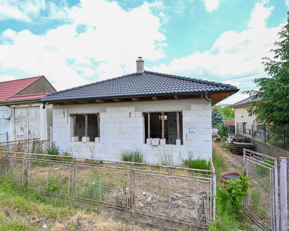 Predaj, hrubá stavba rodinného domu Lukáčovce, okr. Nitra